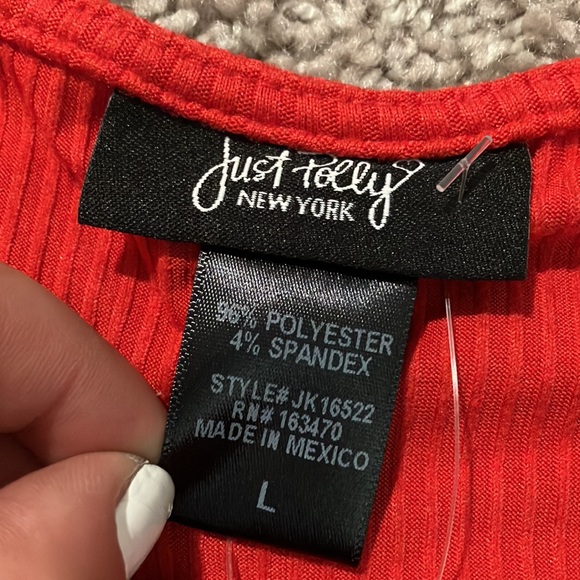 Red Pointed Blouse - Picture 2 of 6